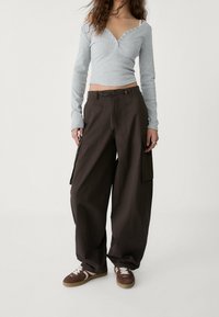 Stradivarius Cargobroek - dark brown