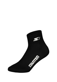 Schwarze kurze Socken aus weichem Stoff mit geripptem Bündchen. Seitlich ist der weiße Schriftzug "STARTER" und das Logo für Markenpräsenz zu sehen.