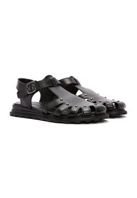 Sandali in pelle nera con design open-toe, fibbia regolabile e borchie metalliche decorative sul davanti. Suola testurizzata per una migliore aderenza.