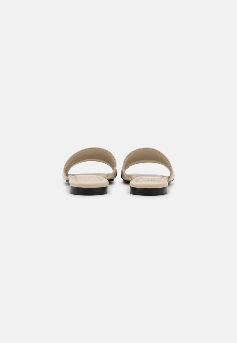 Damen Flache Pantoletten | HUGO LOLA SLIDE Pantolette flach open white/weiß - EP15191 Damen Flache Pantoletten | HUGO LOLA SLIDE Pantolette flach open white/weiß - EP15191