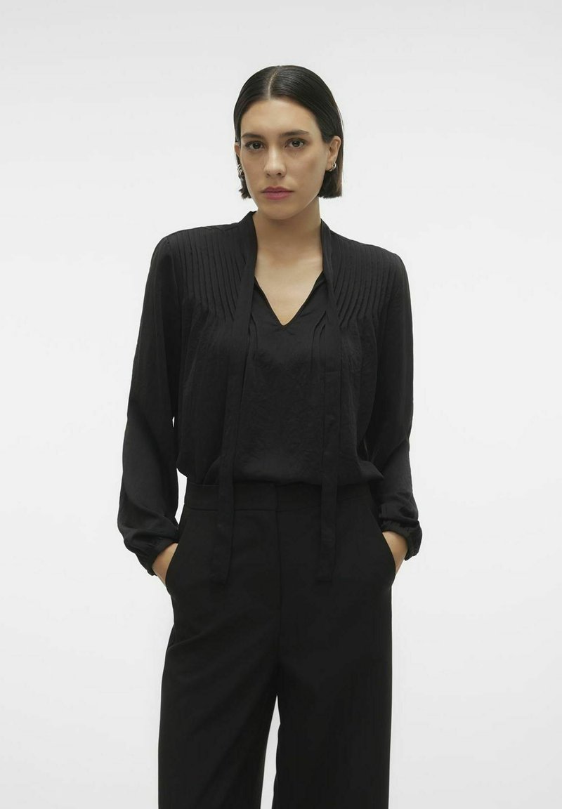 Vero Moda - NORMAL GESCHNITTEN SCHLUPPENKRAGEN ÄRMELBÜNDCHEN MIT KNOPF - Blusa - black, Ampliar