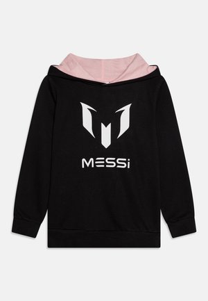 Schwarzer Hoodie mit hellrosa Innenkapuze, versehen mit einem stilisierten weißen "M"-Logo und dem Text "MESSI" auf der Vorderseite.