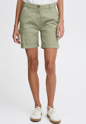 Lysegrønne cargo-shorts lavet af bomuld, med opbøjede kanter, sidelommer, knaplukning og en afslappet pasform.
