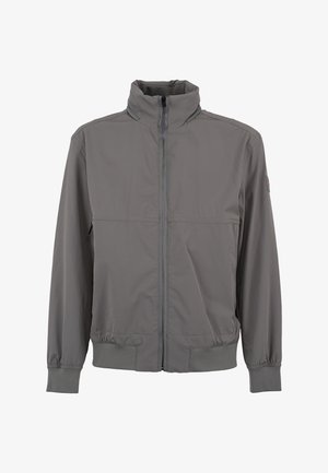 Giacca leggera grigia con colletto alto, cerniera frontale, polsini ed elastico in vita. Presenta due tasche laterali e una texture liscia.