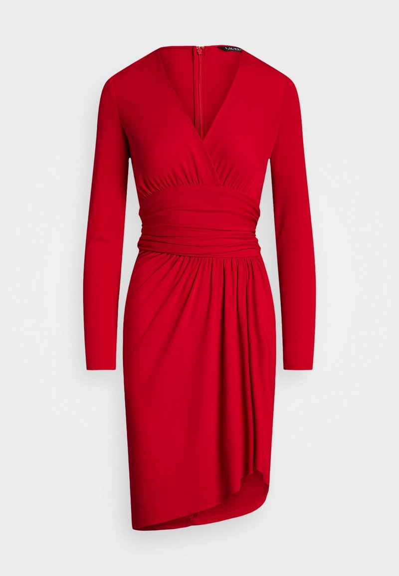 Röd omlottklänning med långa ärmar, med en samlad midja, draperad kjol och dragkedja bak. Slät, stretchig tyg.