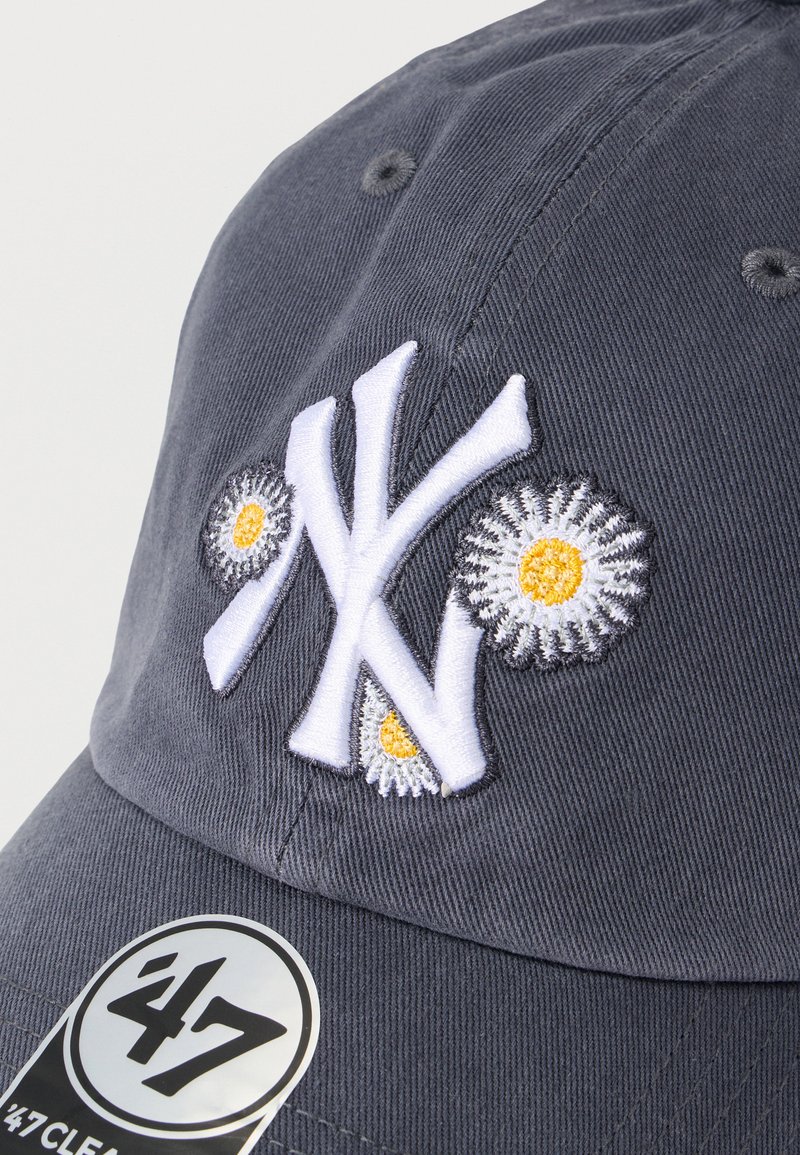 Casquette plate beige et bleue marine ajustée 59FIFTY Retro Script New York Yankees MLB New Era