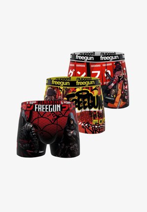 Trois paires de boxers avec des motifs graphiques audacieux mettant en scène des personnages, du texte japonais et des ceintures de marque portant l'inscription "freegun".