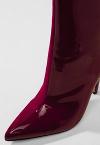 Public Desire Botines de tacón - dark red