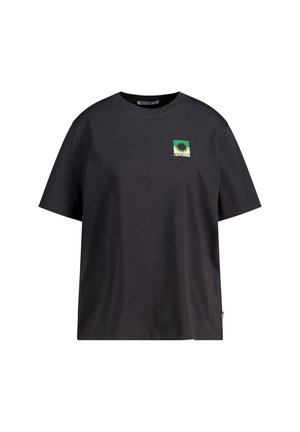 Zwart katoenen t-shirt met korte mouwen, ronde hals en een klein rechthoekig groen grafisch ontwerp op de linkerborst met een zon en "CALIFORNIA."