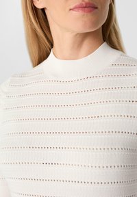 comma KURZÄRMELIGER IM SLIM FIT MIT STRUKTURMUSTER - Trui - weiß