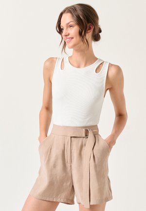 STRAIGHT FIT - Shorts - mink