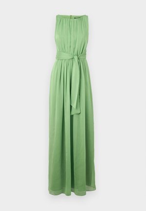 Lungo abito verde senza maniche realizzato in tessuto leggero, con scollatura arricciata e vita con cintura per una silhouette definita.