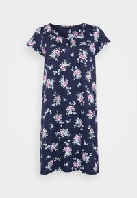 Camisa de noche floral en tejido azul marino, con mangas cortas, un escote redondo y un detalle de botones debajo del escote, con patrones de flores en rosa y azul.