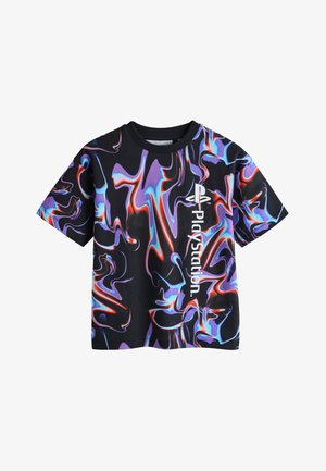 T-shirt noir avec des motifs abstraits tourbillonnants bleus, violets et rouges et logo vertical blanc PlayStation à l'avant.