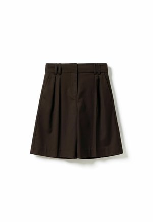 Shorts noirs taille haute ajustés avec passants de ceinture, plis à l'avant et poches latérales sur fond blanc.