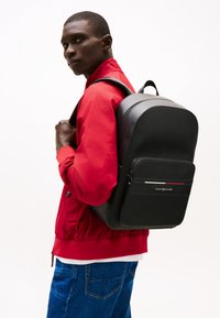 Tommy Hilfiger FOUNDATION BACKPACK - Mugursoma - black