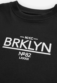 Next SHORT SLEEVE  REGULAR FIT - T-shirts print - black nyc