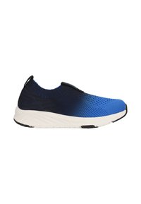 Blå tekstil slip-on sneakers med gradient design, tekstureret overdel og hvid gummisål. Har en pull tab bagpå for nem påtagning.