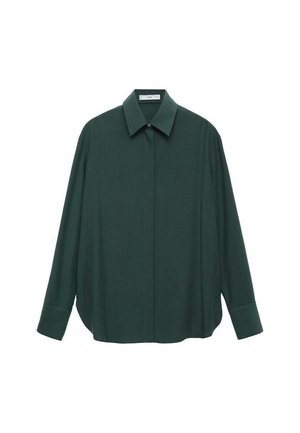 Donkergroene longsleeve shirt met een klassieke kraag, knoopsluiting aan de voorkant en een ontspannen pasvorm; gemaakt van een gladde stof met een subtiele textuur.