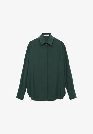 Donkergroene longsleeve shirt met een klassieke kraag, knoopsluiting aan de voorkant en een ontspannen pasvorm; gemaakt van een gladde stof met een subtiele textuur.