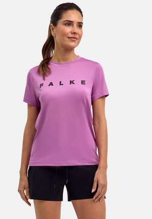 Hellviolettes T-Shirt mit kurzen Ärmeln, auf dem die schwarze Schrift "FALKE" auf der Brust prangt. Weicher, glatter Stoff mit einer lockeren Passform.