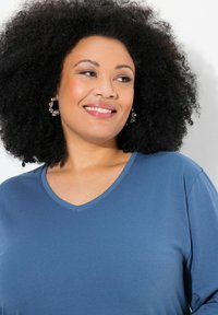 Ulla Popken GROSSE GRÖSSEN BASIC-V LANGARM  - Langarmshirt - ink blue