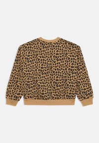 Felpa con stampa leopardata in tonalità beige, caratterizzata da macchie nere, collo rotondo, polsini e orlo a coste. Tessuto morbido con vestibilità rilassata e una struttura leggera.