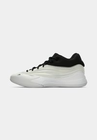 Unselected, metalic/core black/court green