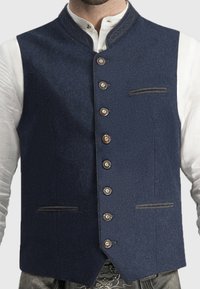 Marineblaues Wollwesten mit hohem Kragen, sieben vorderen Knöpfen, zwei vorderen Taschen und kontrastierendem grauen Besatz entlang der Kanten und Taschenöffnungen.