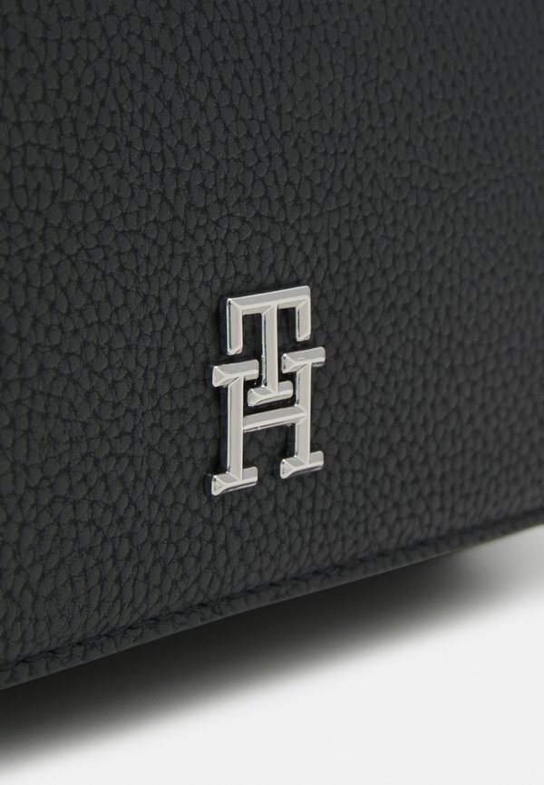 EMBLEM FLAP CROSSOVER - Cross body bag2