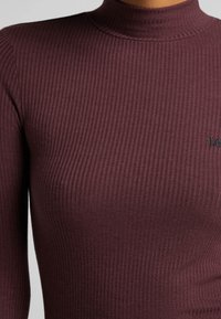 Lee Stickad tröja - dark red