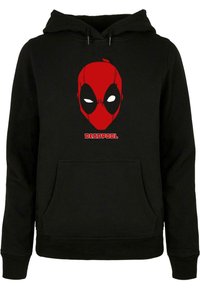 Crna dukserica s kapuljačom koja sadrži grafiku crvene Deadpool maske s crnim detaljima, prednji kengurasti džep i kapuljaču s vezicom.