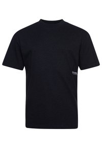 Sort bomulds t-shirt med rund halsudskæring, korte ærmer og en lille hvid "RECYLED" label på venstre side nær kanten.