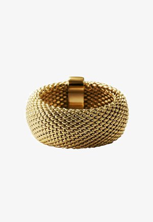 Pulsera de malla dorada con un diseño suave y redondeado. Presenta una textura entrelazada y un cierre seguro para abrocharla.