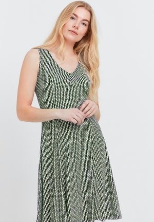 Schwarz-weißer gepunkteter ärmelloser Kleid mit V-Ausschnitt, ausgestellt Rock und plissierter Textur, aus leichtem Stoff gefertigt.