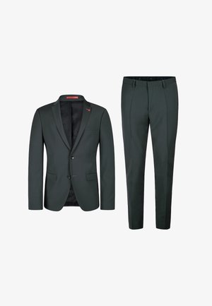 Donkergroen pak, met een getailleerde blazer met slanke kleppen en bijpassende broek, beide in een gladde textuur met minimale details.