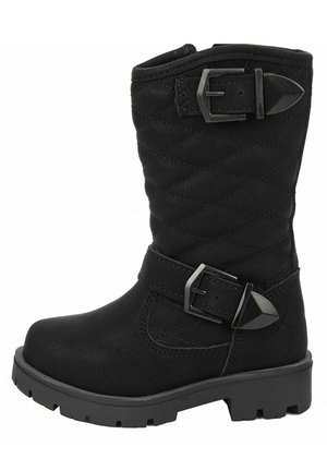 Bottes chevilles en cuir noir avec un design matelassé, deux boucles décoratives, semelle en caoutchouc et bout rond. Surface texturée et construction robuste.