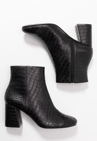 Monki Botines bajos - black