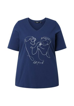 Marineblaues V-Ausschnitt-T-Shirt mit weißer Linienzeichnung von zwei Ottern, die Pfoten halten, und dem Text "Beste Freunde" unter der Illustration.