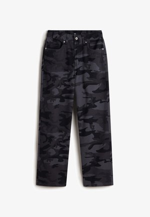 Zwarte camouflagebroek met een relaxte pasvorm, gemaakt van katoen. Heeft vijf zakken en een knoopsluiting bij de taille.