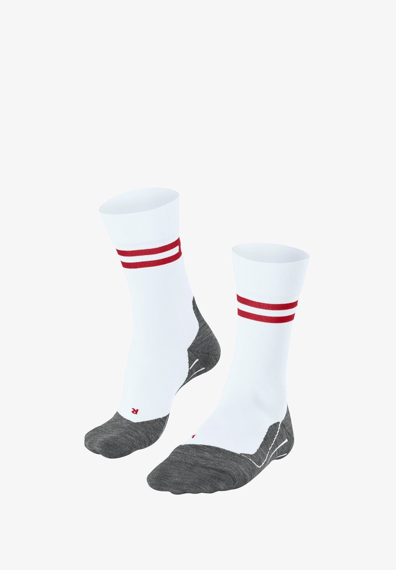 Białe skarpetki sportowe z szarymi akcentami i dwoma czerwonymi paskami na górze. Posiadają wyściełaną podeszwę i ribbowany krój kostki.