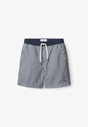 Marineblauwe en witte zwemshorts met elastische tailleband, trekkoord en zijzakken. Gemaakt van lichtgewicht stof en voorzien van een merkembleem.