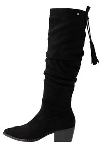 Botte montante en daim noir avec un design froissé, bout pointu, talon épais et détail décoratif avec un pompon en haut.