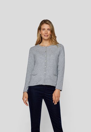 Grau gestrickte Strickjacke mit langen Ärmeln, rundem Ausschnitt, Knopfverschluss und zwei vorderen Taschen. Weiche Textur und lässige Passform.