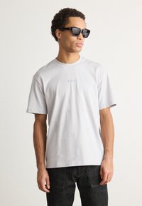 BOSS - TEE - Basic T-shirt - light pastel grey Thumbnail Image 1