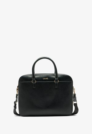 Sort læderhandbag med en tekstureret overflade, dobbelte håndtag, aftagelig skulderrem og et logo i guldtoning på forsiden.