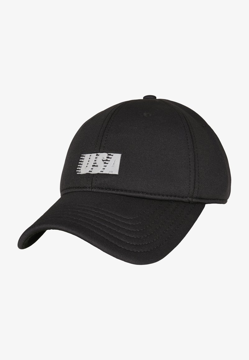 Casquette de baseball noire en tissu, avec le logo blanc "USA" sur le devant. Visière courbée avec des accents de couture visibles.