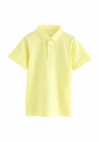 Žluté polo tričko vyrobené z bavlny, s jemnou texturou, krátkými rukávy, límečkem a zapínáním na tři knoflíky. Obsahuje malý vyšívaný design.