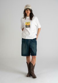 Thumbnail Image 6