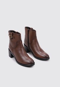 Sandra Fontán Boots à talons - camel